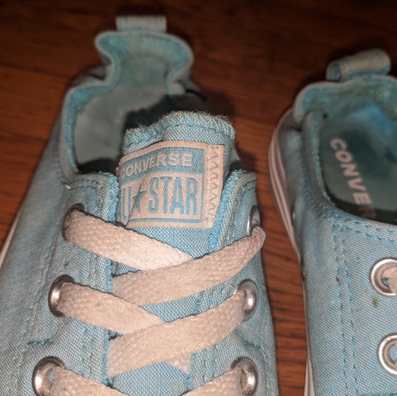 Women's Size 9.5 Low Top Converse Chuck Taylors - Picture 3 of 5